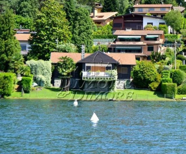 3-bed lakefront Lake Maggiore villa Ref: A0291