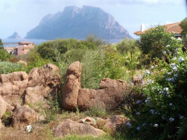 2-bedroom sea-view home in Sardinia Ref GVB