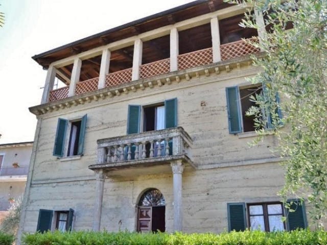 Villa with panoramic view over the castle of the medieval village Ref OR705M