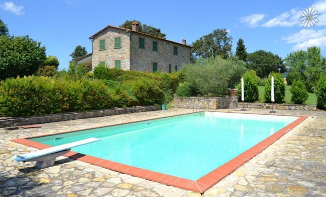 5-bedroom farmhouse with swimming pool Ref: OR674M