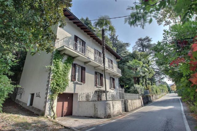 Detached house with views across Lake Maggiore Ref.D248