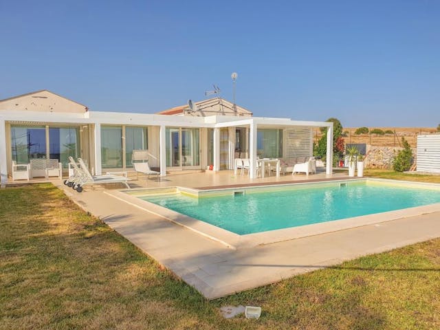 Magnificent villa with swimming pool and garden, a few steps from the beach - Ref: 098-20